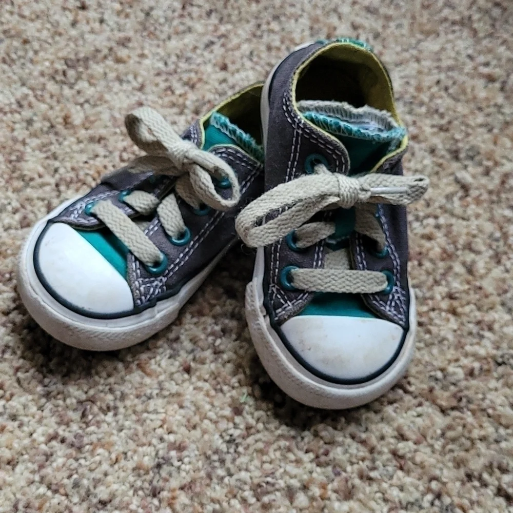 Converse All Star gray/ green sneakers little kid size 5